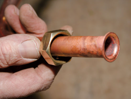 Comment faire un collet battu sur un tube en cuivre ?